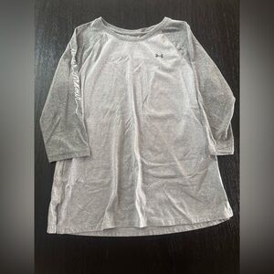 Under Armour Heather Gray Loose Fit Long Sleeve Shirt (Like NEW)